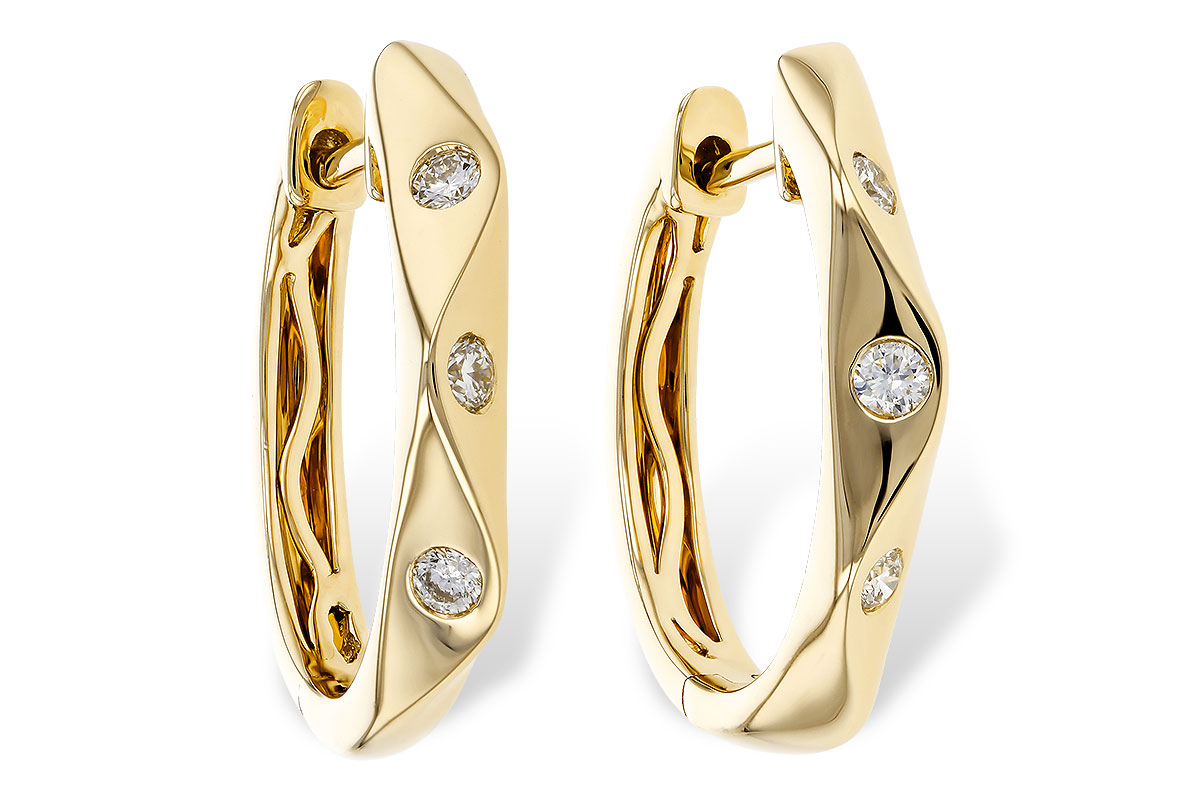 C329-44138: EARRINGS .15 TW