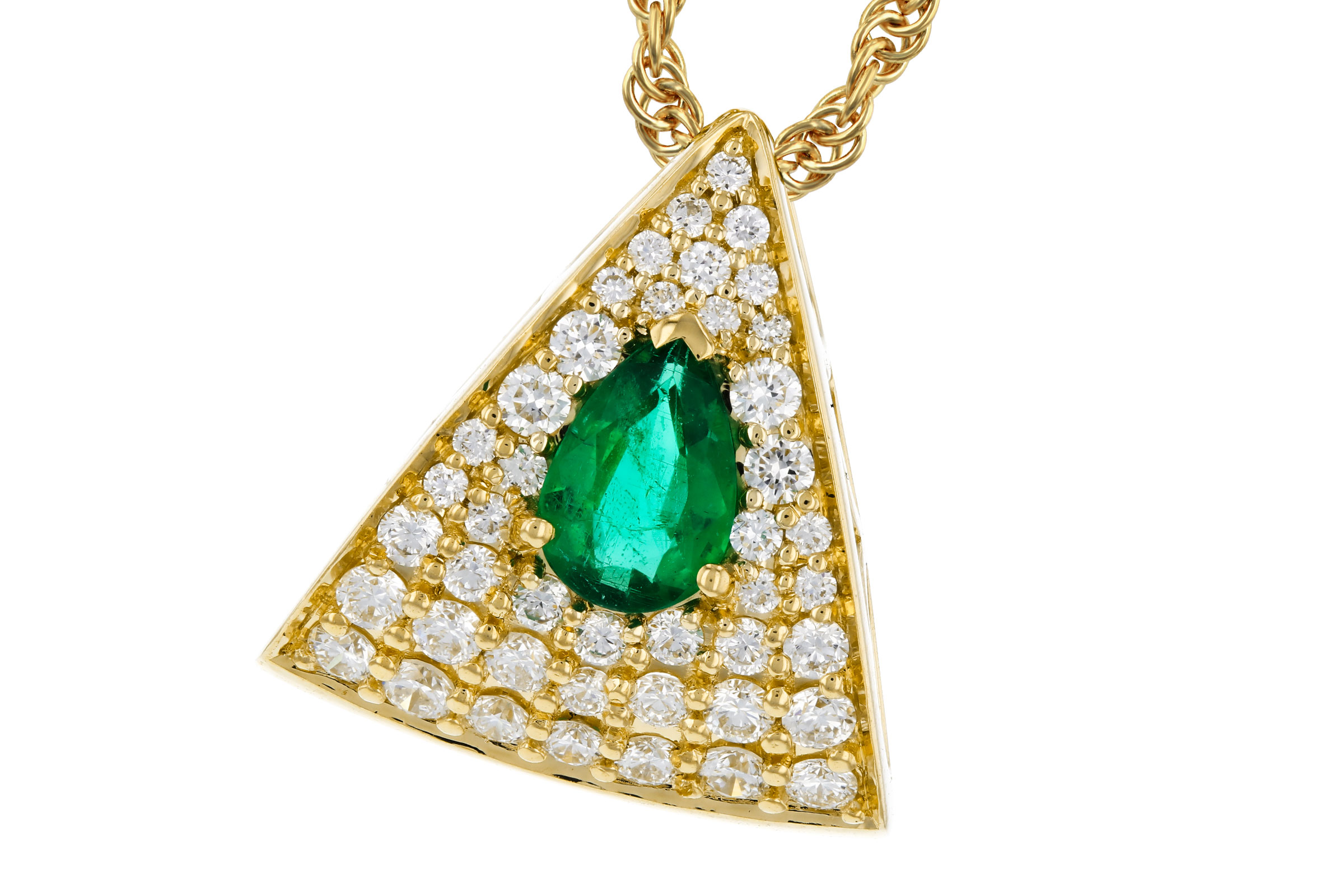 G330-29611: NECKLACE .26 EMERALD .60 TGW (6x4MM EM)